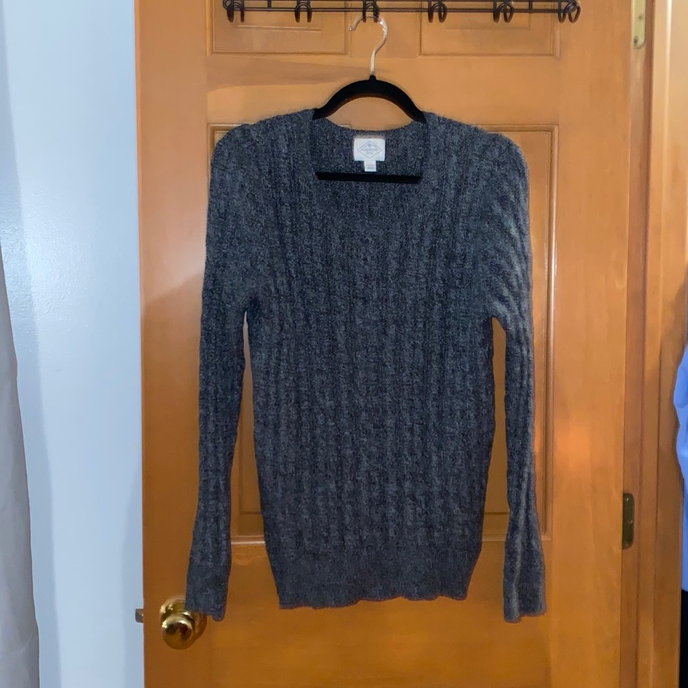 Womens gray sweater size L excellent condition